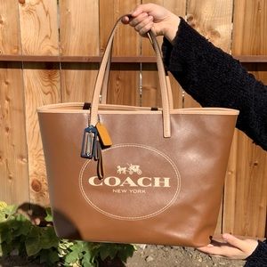 ⭐️ Coach brown tote